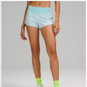 Lulu lemon speed up short 2.5”